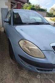 lancia y