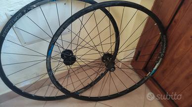 ruota ant. MTB 29 Bontrager +cop. Barzo nuovo