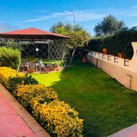 Pomezia Torvaianica - Villa Bifamiliare ampio giar