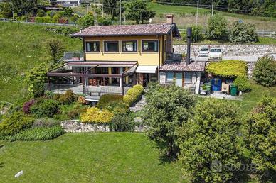 Attività / Licenza di 180 m² con 3 locali a Alzano