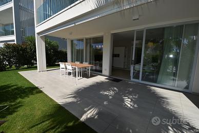 Luglio moderno trilocale piscina e giardino