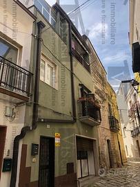 Indipendente su tre livelli in centro storico