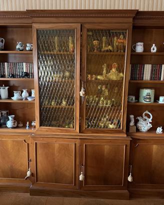 Libreria credenza in noce chiaro con vetrina