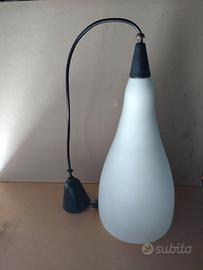Lampadario a sospensione in vetro opalino bianco