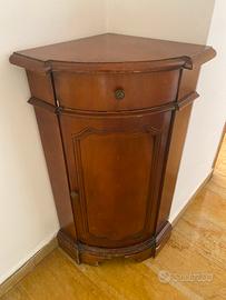 Angoliera vintage in legno con cassetto