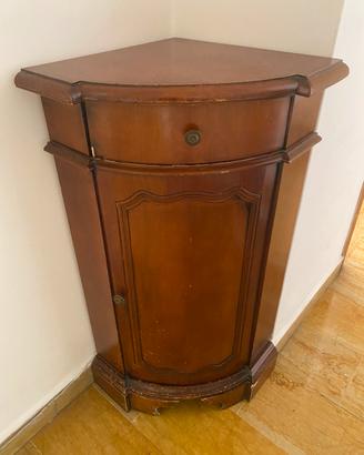 Angoliera vintage in legno con cassetto