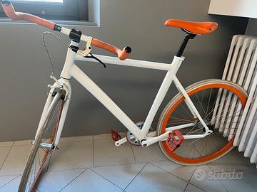Bicicletta scatto fisso