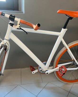 Bicicletta scatto fisso