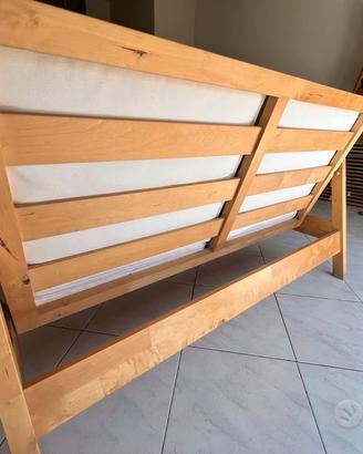 Divanetto in legno modello LILLBERG