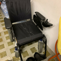 Carrozzina a rotelle elettrica per disabili