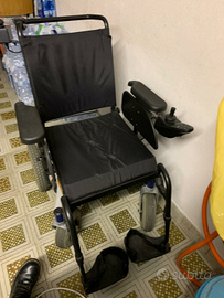Carrozzina a rotelle elettrica per disabili
