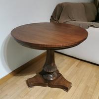 Tavolo rotondo in legno