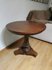 Tavolo rotondo in legno