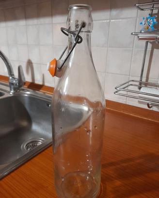 Bottiglie da acqua con cestello