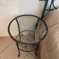Tavolino Ikea con vase in vetro