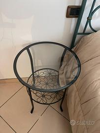 Tavolino Ikea con vase in vetro