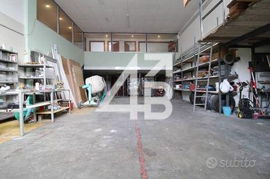 Immobile di 610 m² con più di 5 locali a Trieste