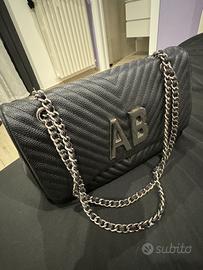 Borsa Mia Bag con iniziali AB Abbigliamento e Accessori In vendita a Milano