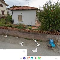 Villetta con 2 posti auto,ampio giardino con frutt