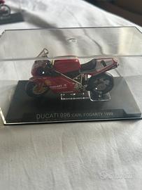 Modellino Ducati 996 carl fogarty 1999 con teca