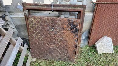 Chiusino - tombino in ghisa per passo carraio