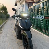 Piaggio Beverly 400 Deep black
