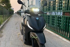 Piaggio Beverly 400 Deep black