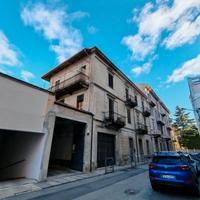 Stabile intero centro biella libero