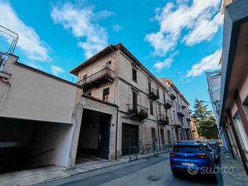 Stabile intero centro biella libero