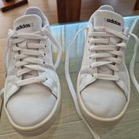  ADIDAD ADVANTAGE