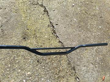 Manubrio moto 22mm nero