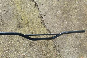 Manubrio moto 22mm nero