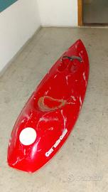 Canoa surf shapata in Cornovaglia.