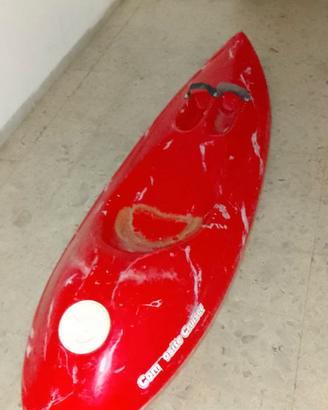 Canoa surf shapata in Cornovaglia.