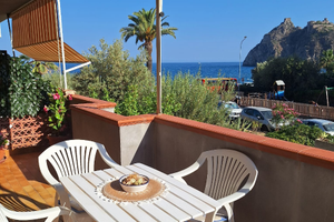 Sant'Alessio trivani vista mare