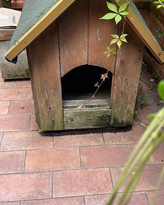 Cuccia per cane in legno