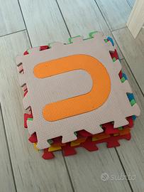Area giochi con tappeto puzzle morbido