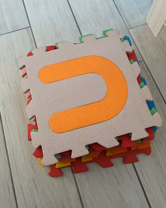 Area giochi con tappeto puzzle morbido