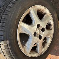 Cerchi e gomme toyota R15
