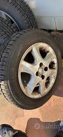 Cerchi e gomme toyota R15