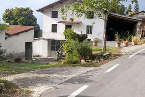 Casa indipendente di 250 m² con 5 locali e box aut
