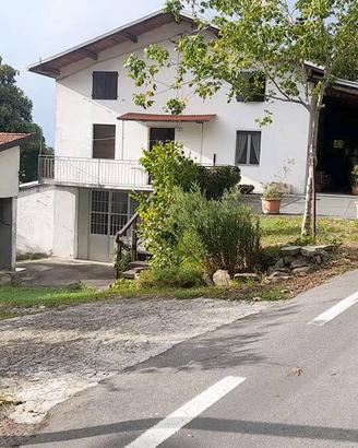 Casa indipendente di 250 m² con 5 locali e box aut