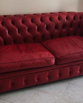 divano Chesterfield due posti in pelle rosso
