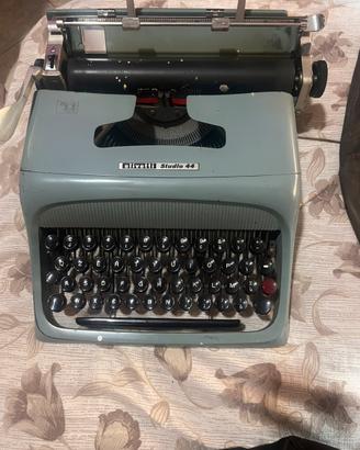 Macchina da scrivere studio 44