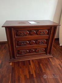 cassettiera  in arte povera 