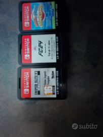 Vendono nindendo switch. 