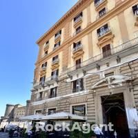 AD.ZE PIAZZA MUNICIPIO LOCALE C/1