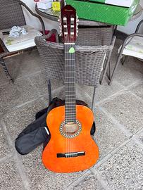 Chitarra classica Maxine marchio diffuso