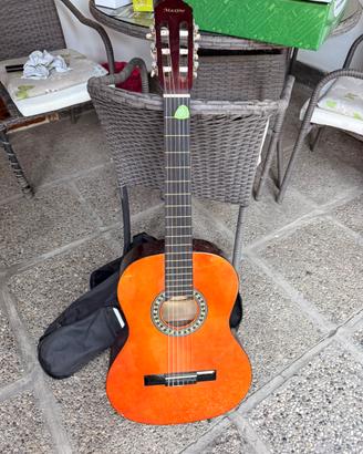 Chitarra classica Maxine marchio diffuso