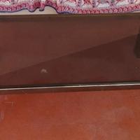 Tavolino basso piano cristallo struttura metallo.